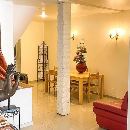 La Rose Du Chateau 3* לורדה