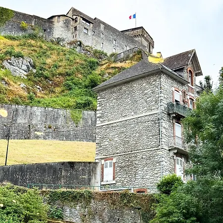 La Rose Du Chateau