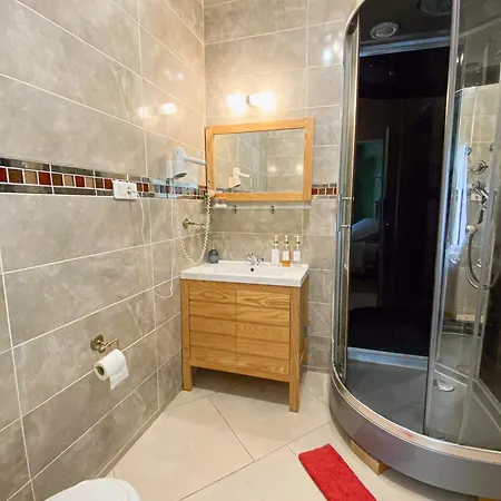 Guest house La Rose Du Chateau 3*