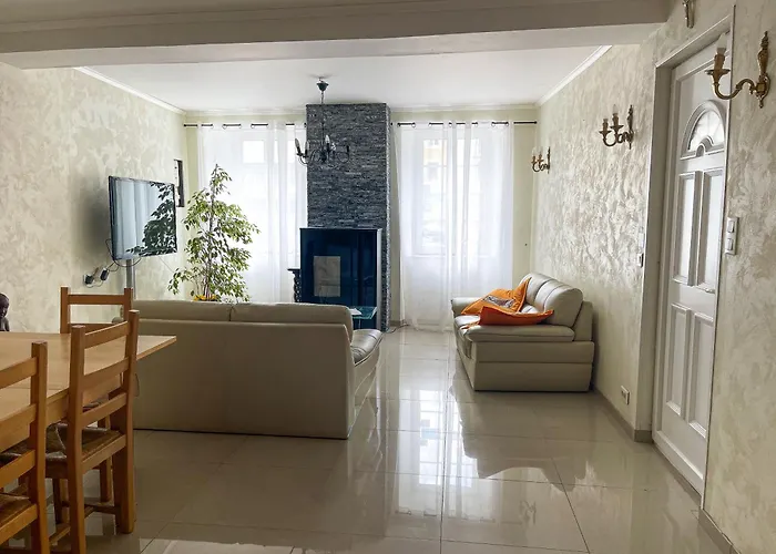 La Rose Du Chateau Лурд