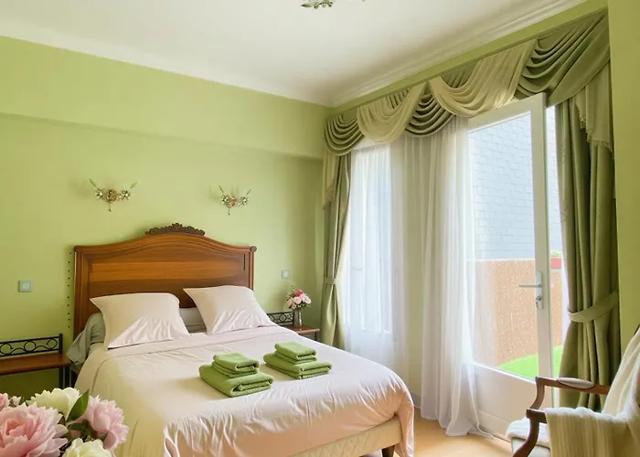 La Rose Du Chateau Гостьовий будинок Лурд